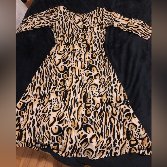 Tito’s Dress - Picture 2 of 2